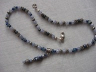 NASZYJNIK Z NIEBIESKIEGO KWARCU LOMBARD CHICAGO 1991 ROK DŁUGOŚĆ 47 CM