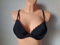 Śliczny biustonosz Hunkemoller czarny usztywniany