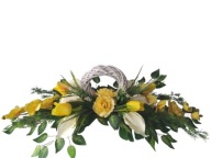 Stroik cmentarz wiosna gladiola kalie tulipany żółty