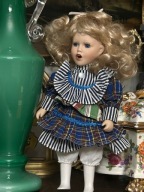 SYGNOWANA LALKA KOLEKCJONERSKA VINTAGE PORCELANA 26CM