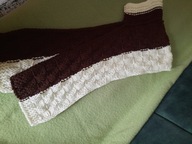 Szal z kapturem czekoladowo - kremowy robiony na drutach