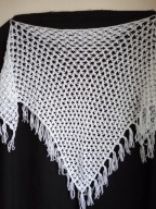 CHUSTA biała z frędzlami RĘKODZIEŁO