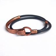 Bransoleta z miedzi i kauczukowego rzemienia.