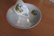 PIĘKNY ZESTAW MIENIĄCY TALERZYK I FILIŻANKA