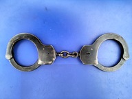 Unikatowe polskie kajdanki MO z lat 50-tych