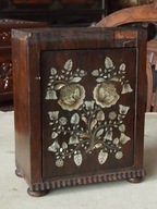 XIXw. Humidor - szafka do cygar.