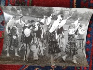 PRL Górale folklor gra na dzwonkach sygnowana []