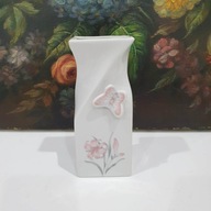 Uroczy porcelanowy wazon o ciekawej, prostokątnej formie.