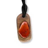 Wisiorek z naturalnego drewna - orzech i jaspis czerwony - rękodzieło