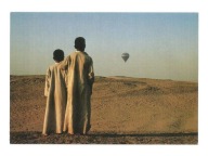 Pocztówka - Chłopcy i balon nad pustynią / Maghreb