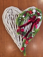 Ręcznie wykonany wianek świąteczny w kształcie serca
