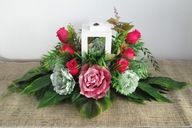 Wiązanka stroik w latarni szerokość 70 cm x 40 cm wysokość 25 cm