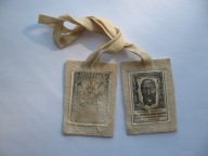 Przedwojenny SZKAPLERZ PIELGRZYMKOWY Z MATERIAŁU