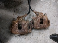 BMW SERIA 3 E30 ZACISK HAMULCA PRZÓD PRAWY + LEWY +JARZMA