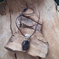 Wisiorek zawieszka granat duża bryłka na rzemieniu jedyny