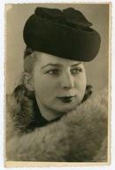 NOWY SĄCZ - PORTRET KOBIETY W ATELIE