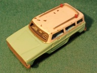 Samochód kombi zielono-biały z napędem mechanicznym -blaszana zabawka z PRL