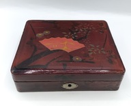 Japońska bardzo stara szkatułka z balsy lakowana - kwiat wiśni i wachlarz