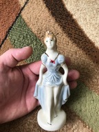 FIGURKA PORCELANOWA bez oznaczeń