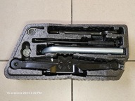 Zestaw narzędzi Volkswagen Golf Variant VIII - podnośnik, klucz 17mm, hak