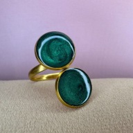 Regulowany pierścionek z żywicy zielone oczka nowoczesna biżuteria handmade