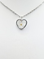 Naszyjnik z żywicy srebrny serce z białą niezapominajką komunia