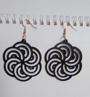 Czarne drewniane lekkie kolczyki ażurowe