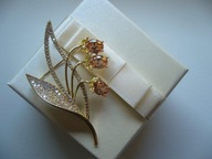 PIĘKNA BROSZKA KWIATY NA GAŁĄZCE + PUDEŁKO PREZENTOWE