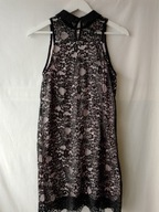 Sukienka z czarnej koronki na jasnoróżowej podszewce - 38