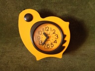 Piękny zabytkowy budzik SLAVA - żółty kurczak / design PRL