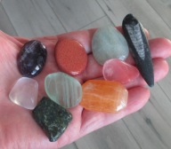 Kamienie serpentynit, akwamaryn, ametyst, noc Kairu, fluoryt itp. 9 szt.