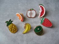 METALOWE EMALIOWANE PINY PRZYPINKI OWOCE - 7 SZTUK