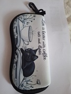 ETUI NA OKULARY KOT NA KSIĄŻCE ANIME OTWIERANE MATERIAŁ ANIME ŁADNE KOLOR