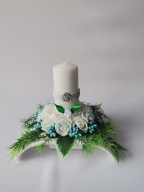 Stroiki Komunia Świeca IHS Kwiaty Białe Piankowe Z Dodatkami Niebieskimi