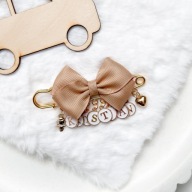 Zawieszka Agrafka Do Wózka Broszka z Imieniem 7-9 Liter Kokardka Kolory