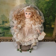 Duża porcelanowa lalka vintage | wiklinowy fotel | 47 cm | retro