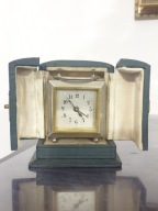 Stary budzik miniatura w etui Junghans Suevia z około 1910r.