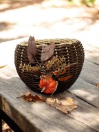 Stylowy kosz ze sztucznego rattanu