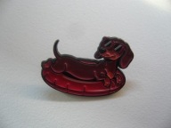 METALOWA EMALIOWANA PIN PRZYPINKA PIES PIESEK JAMNIK