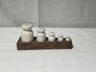 Stare odważniki porcelanowe z okresu Prl-u. Zestaw 1-20dkg w etui (5)