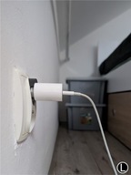 Stabilizator ładowarki do gniazdka – pewne trzymanie, brak luzów (L)