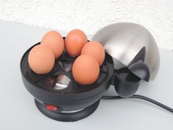 Jajowar firmy "LAKELAND" ma 7 jajek, moc grzałki 380W.