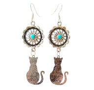 Kolczyki z kotem grawerowanym w kwiaty