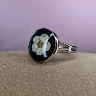 Pierścionek handmade z prawdziwym kwiatem w żywicy – regulowany – 12 mm