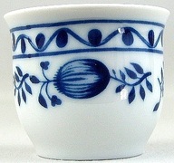 # KIELISZEK do JAJKA, wzór - CEBULOWY - KAHLA, 1957