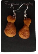 KOLCZYKI Z MODELINY NÓŻKA Z KURCZAKA W PANIERCE