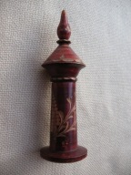 KRYNICA przedw. DREWNIANY POJEMNICZEK NA PERFUMY RĘCZNIE RZEŹBIONY 1939 r.