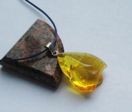 Bursztyn bałtycki wisiorek kwiatek poler 4 gr - Ag 925 zobacz