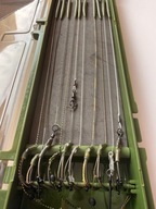 Piórnik karpiowy z przyponami PREMIUM+2 gratisy igła i stopery