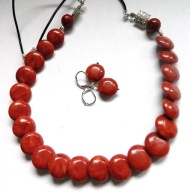 Koral w pastylkach, elegancki, ponaczasowy zestaw biżuterii